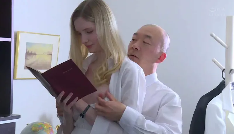 Bà xã chấp nhận làm gấu cho đối tác của chồng yêu để trả nợ